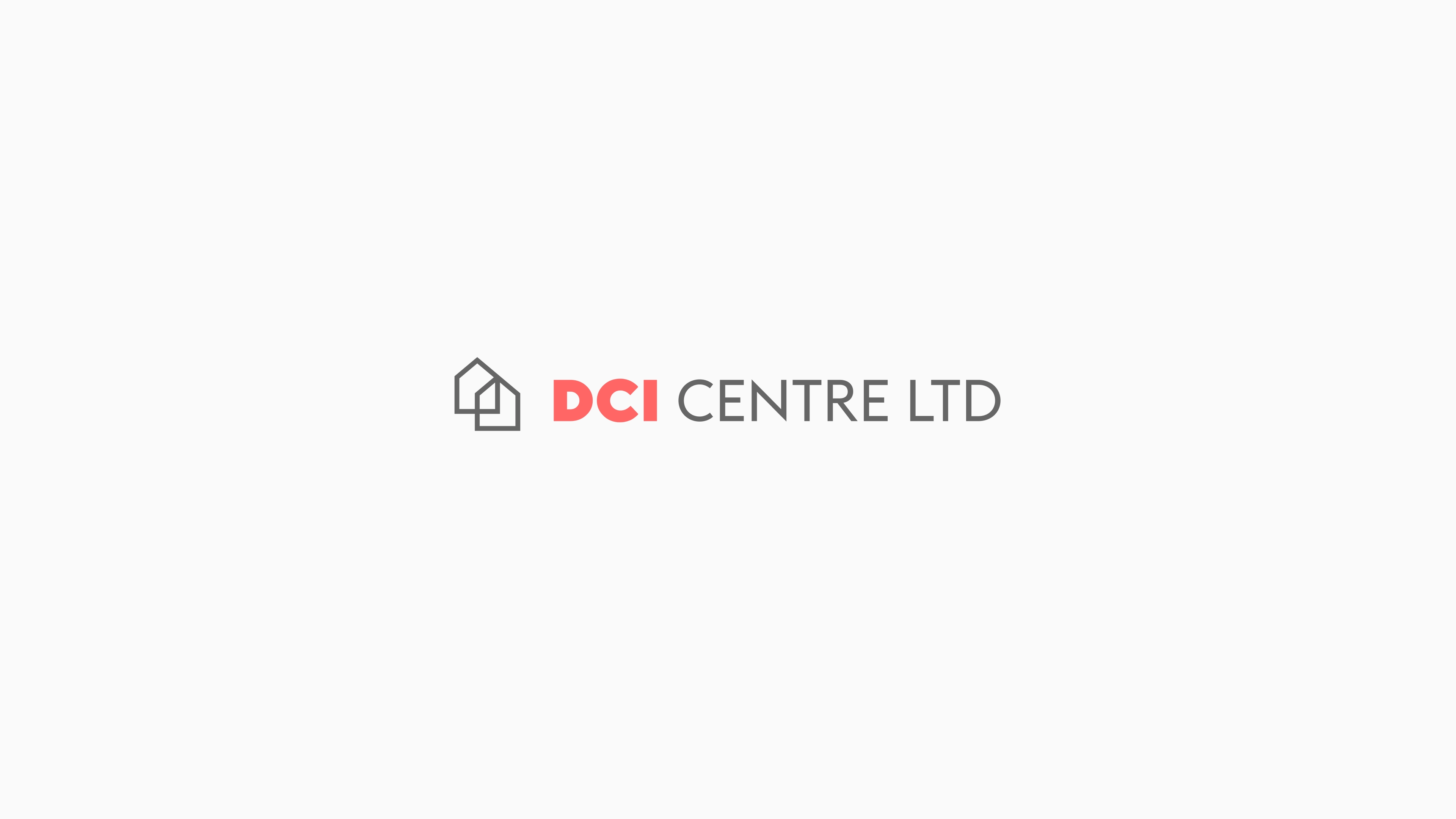 Logo DCI Centre z minimalistycznym sygnetem inspirowanym architekturą.