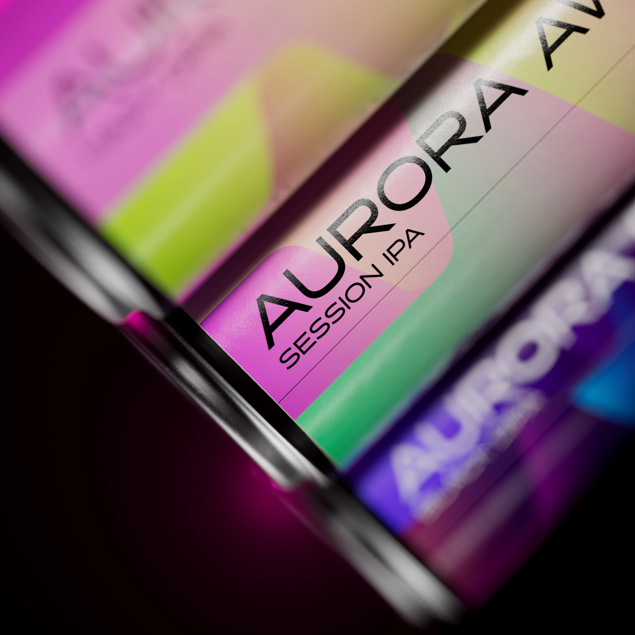 Detal puszki KINKO Aurora Awe z wyraźną typografią i gradientowym motywem aurory.