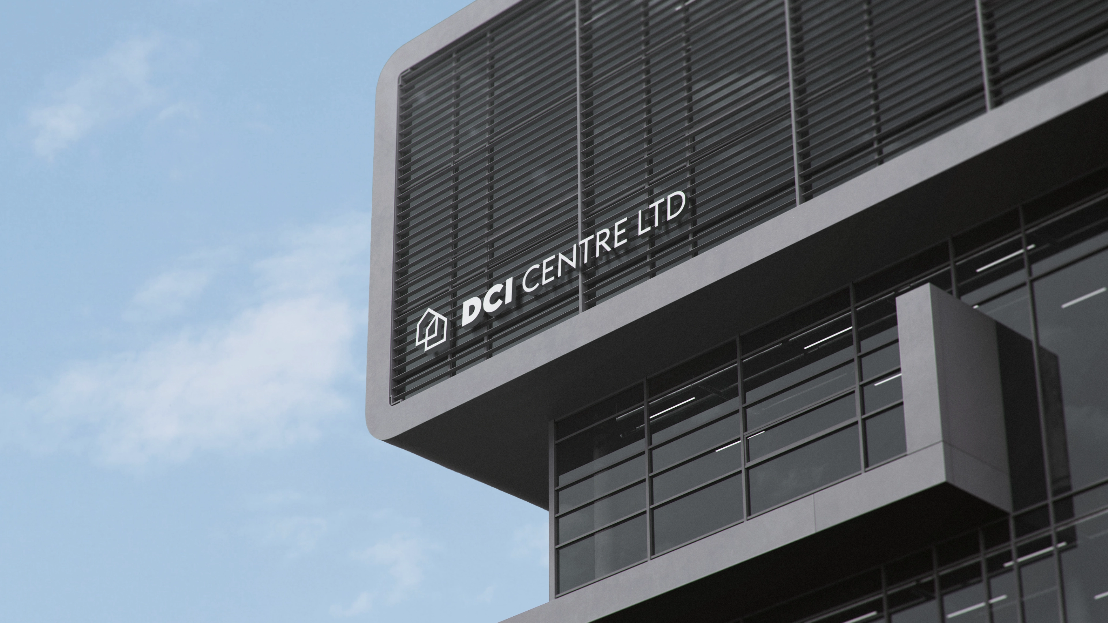 Branding DCI Centre na fasadzie nowoczesnego budynku biurowego.